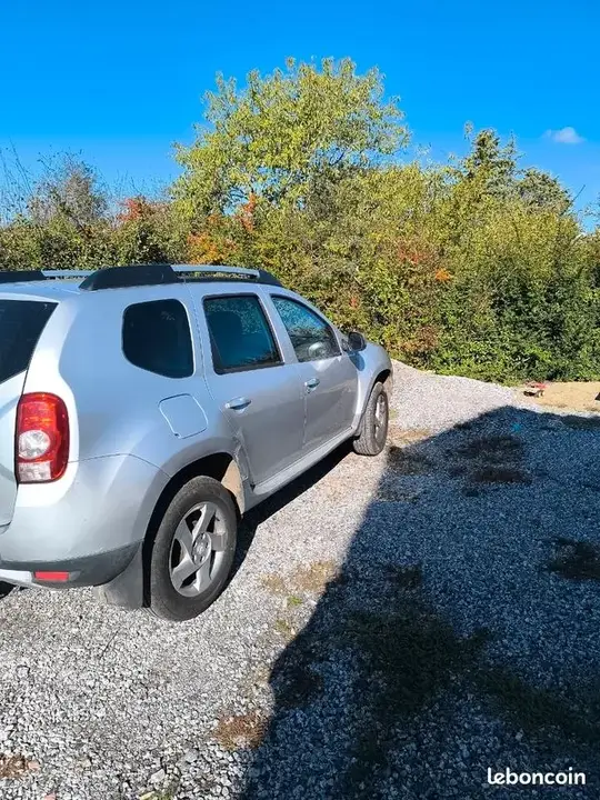 Dacia Duster 2011 photo 2