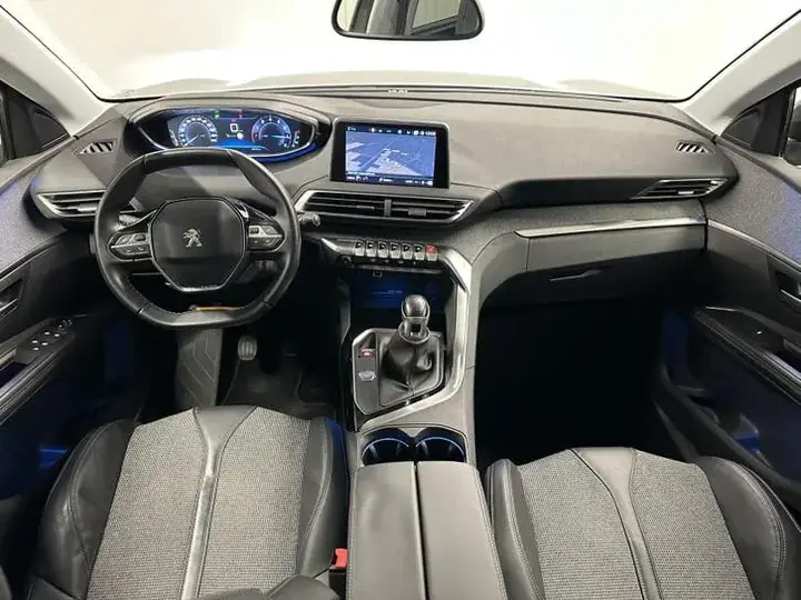 Peugeot 5008 2017 photo 2