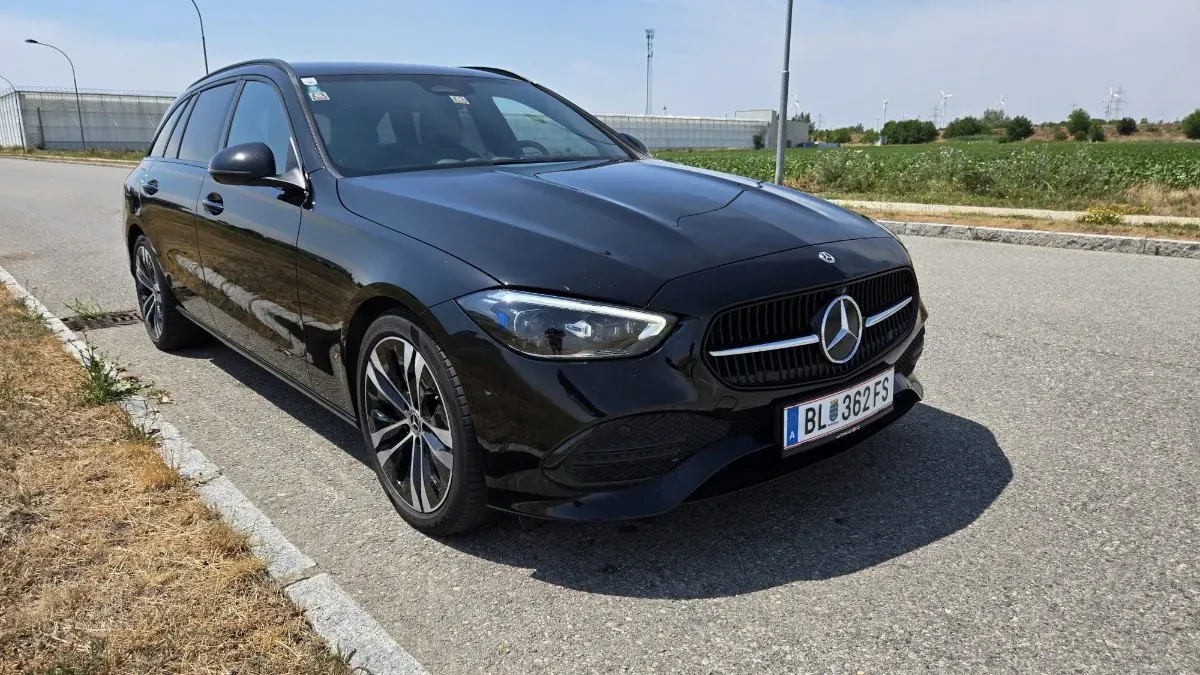 Mercedes-Benz C-Class 2023 photo 2