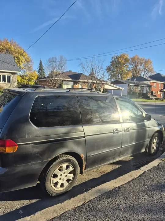 Honda Odyssey 2004 photo 2