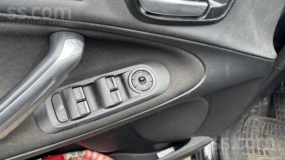 Ford Galaxy 2010 photo 5
