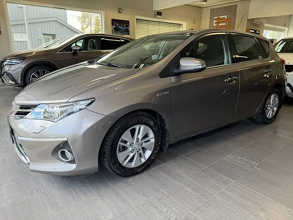 Toyota Auris 2013 photo 3