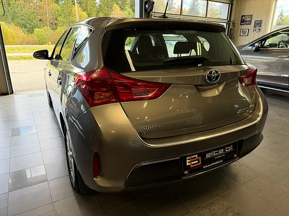 Toyota Auris 2013 photo 5