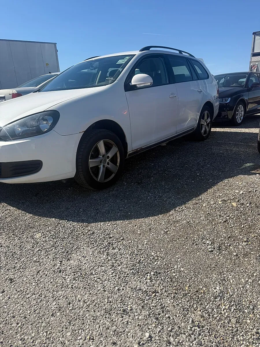Volkswagen Golf 2011 photo 2