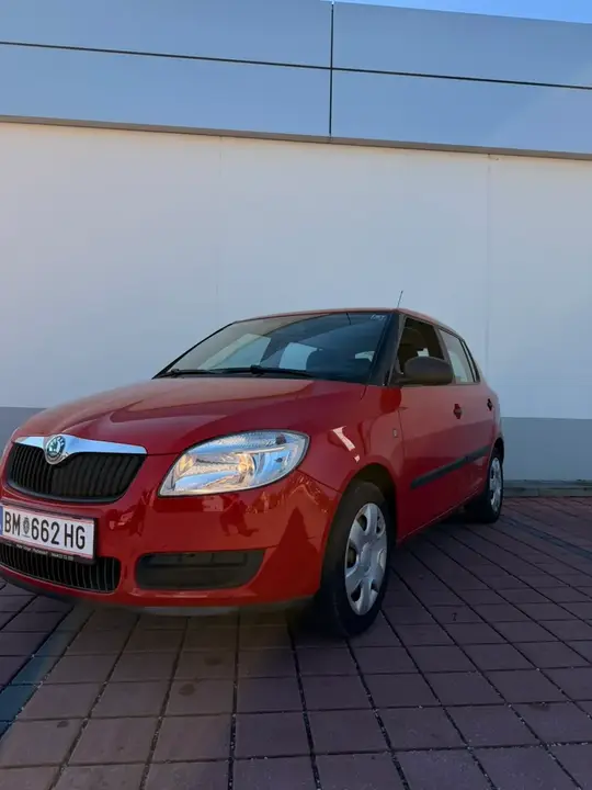Skoda Fabia 2009 photo 2