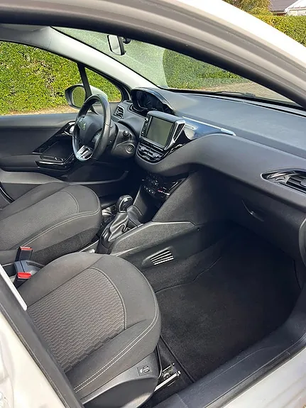 Peugeot 208 2018 photo 4