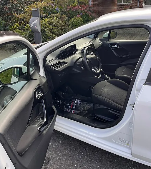 Peugeot 208 2018 photo 3