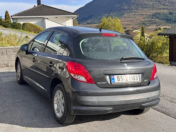 Peugeot 207 2011 photo 2