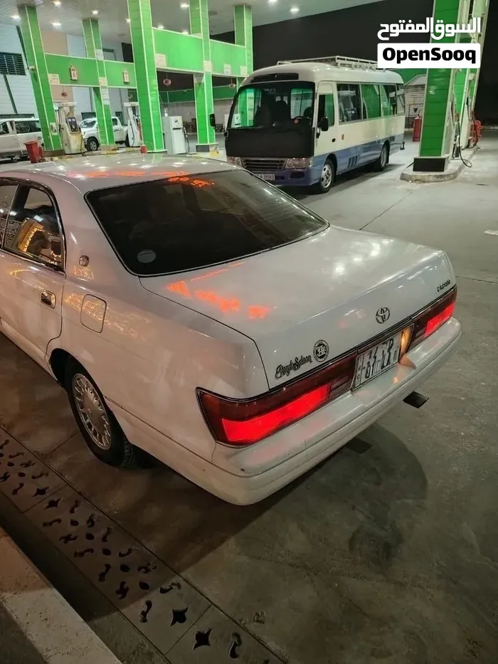 Toyota Crown 1993 photo 3