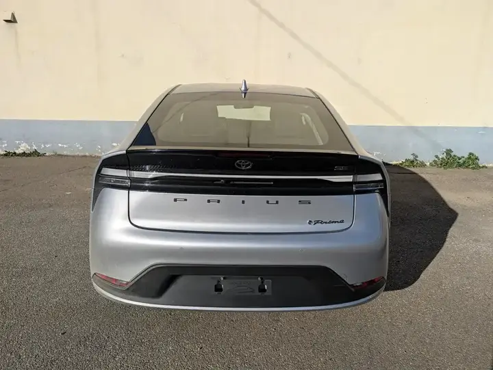 Toyota Prius Prime 2024 photo 3