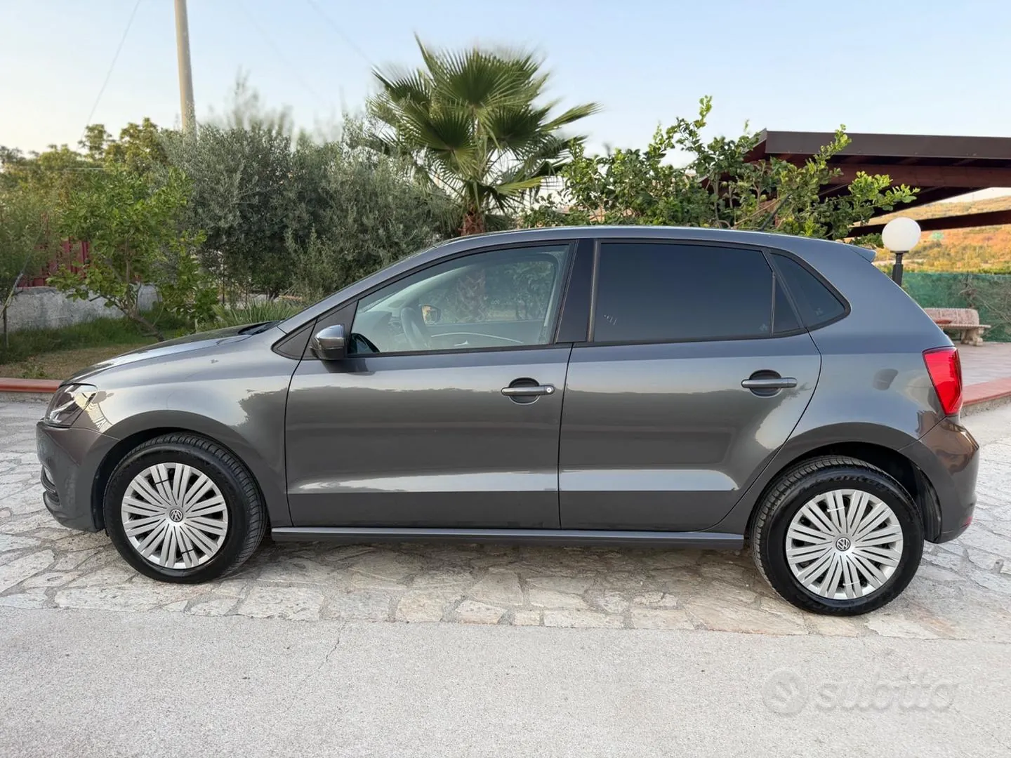 Volkswagen Polo 2017 photo 2