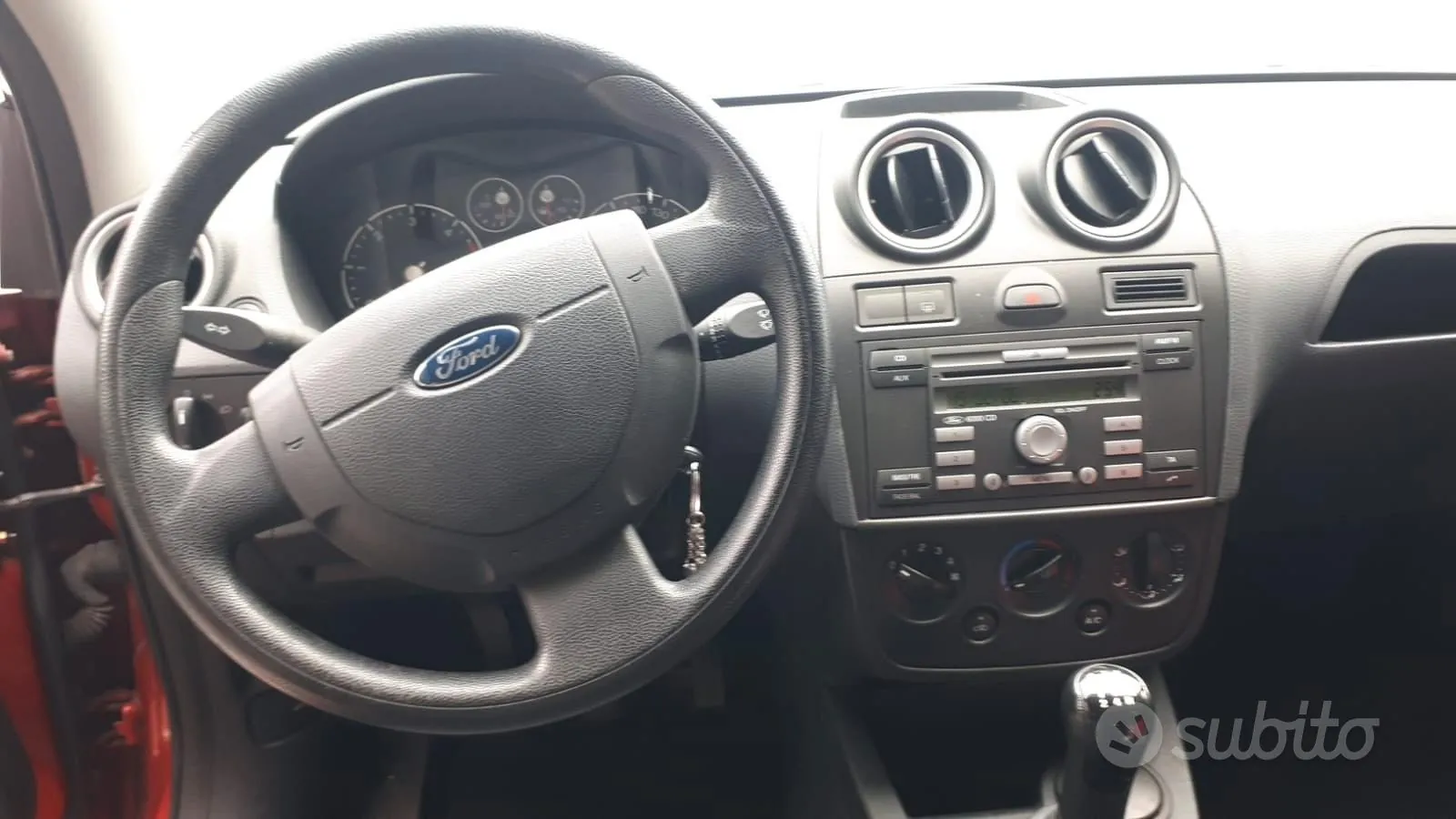 Ford Fiesta 2006 photo 2
