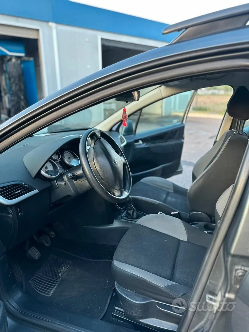 Peugeot 207 2008 photo 3
