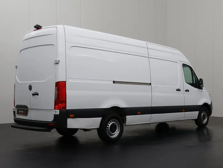 Mercedes-Benz Sprinter 2023 photo 2