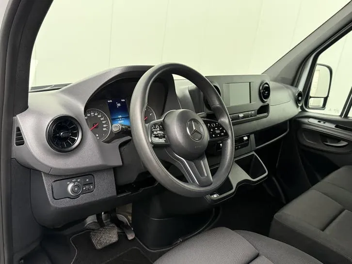 Mercedes-Benz Sprinter 2023 photo 3