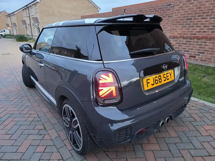 Mini Cooper S 2018 photo 3