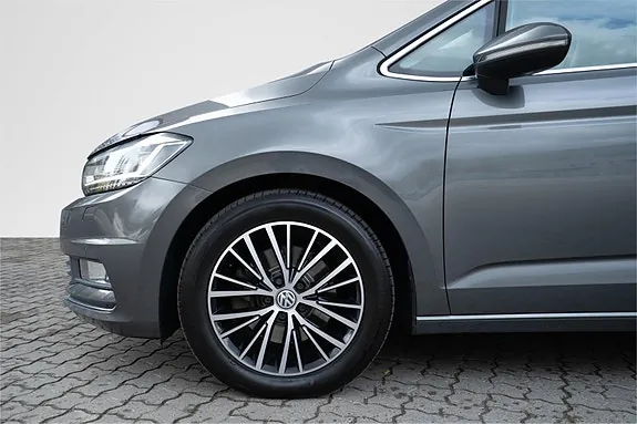 Volkswagen Touran 2017 photo 3