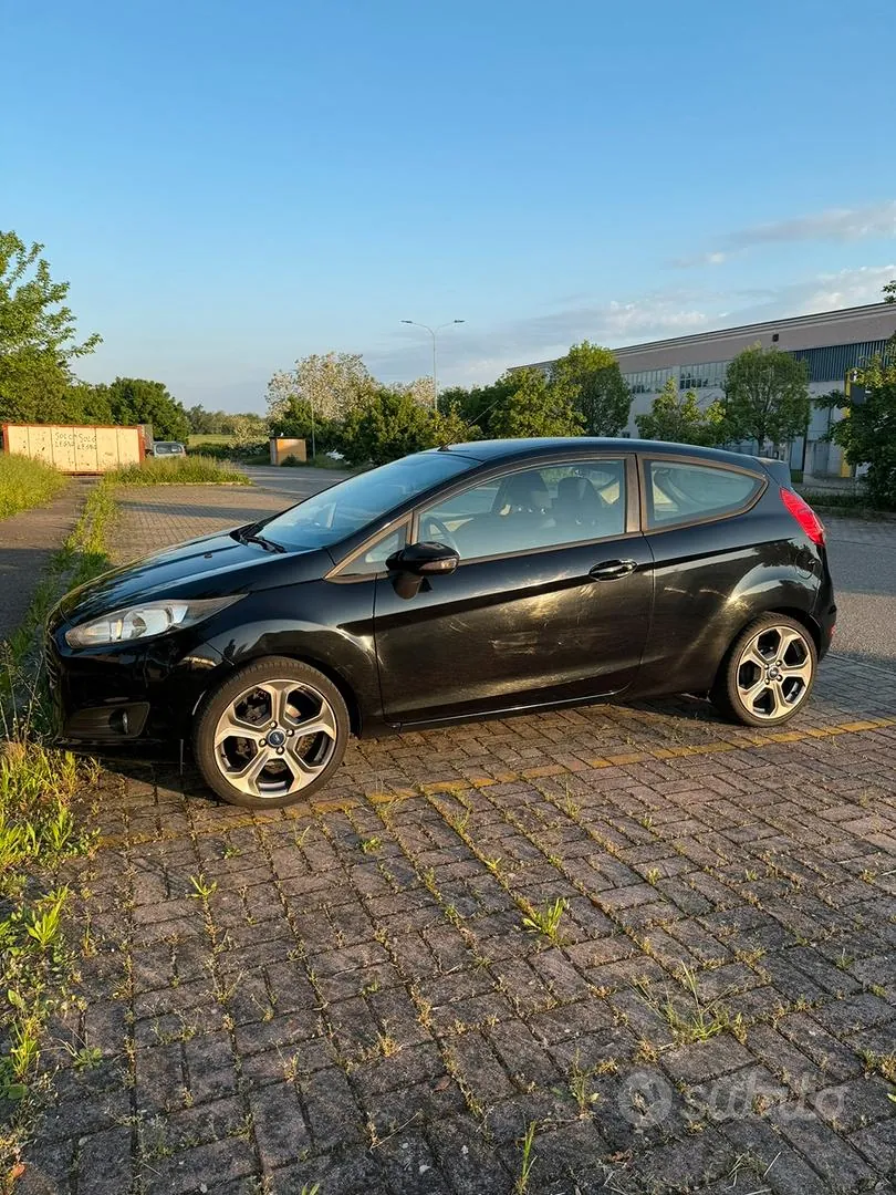 Ford Fiesta 2013 photo 2