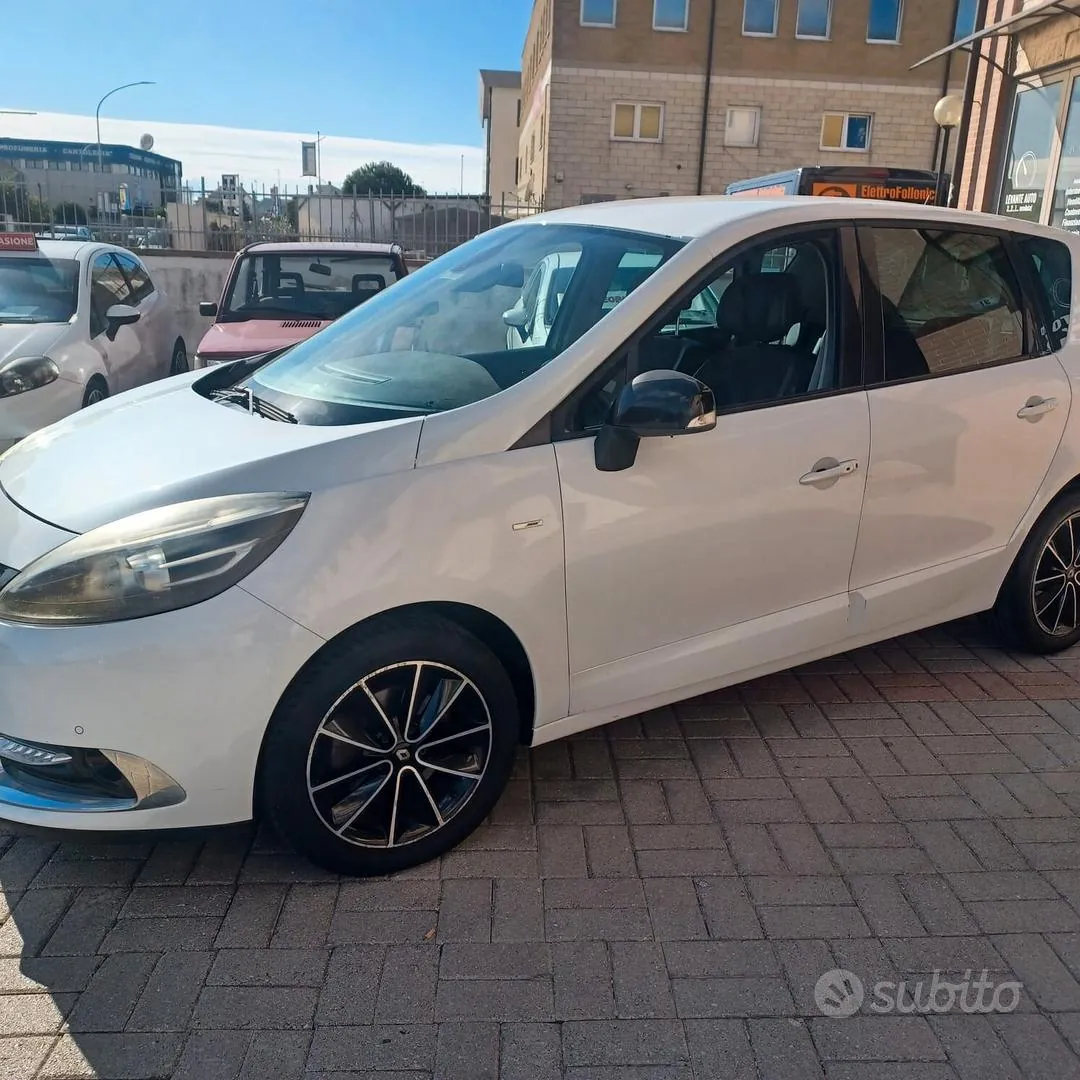 Renault Scenic 2013 photo 2