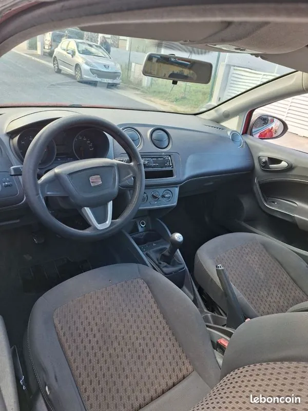 Seat Ibiza 2012 photo 2