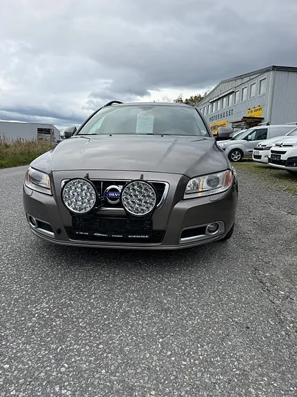 Volvo V70 2011 photo 2