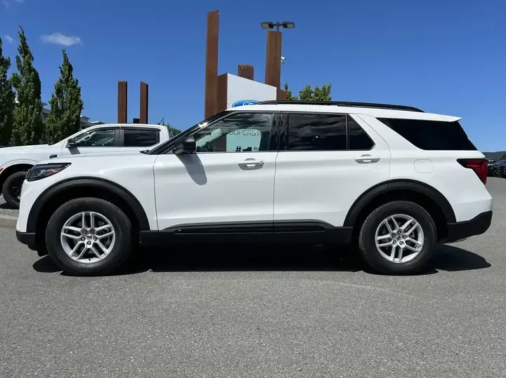 Ford Explorer 2026 photo 3