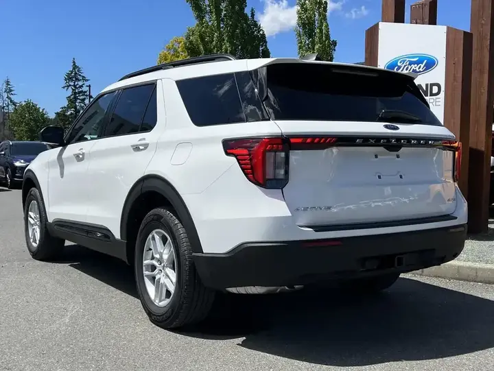 Ford Explorer 2026 photo 5