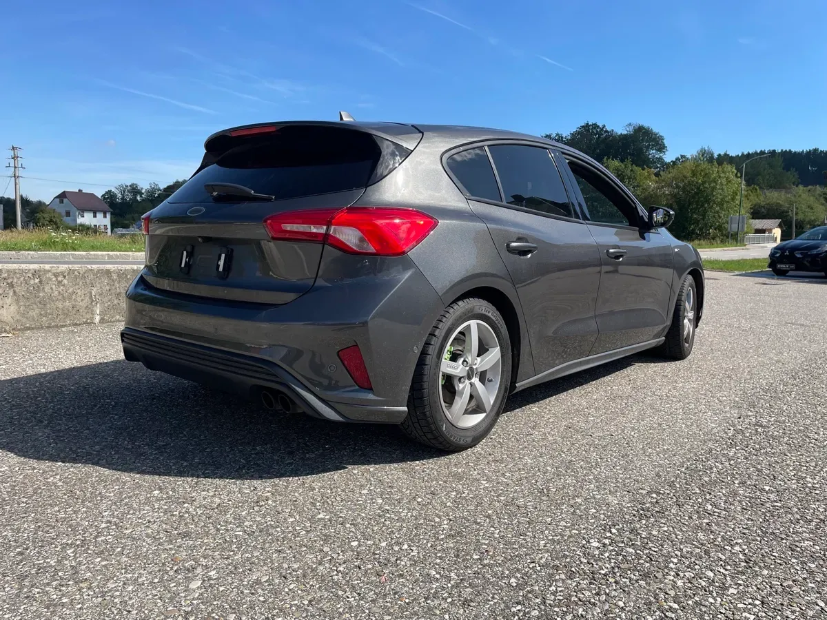 Ford Focus 2019 photo 2