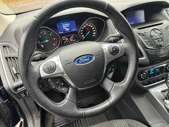 Ford Focus 2012 photo 2