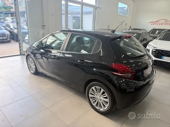 Peugeot 208 2020 photo 5