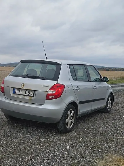 Skoda Fabia 2009 photo 3