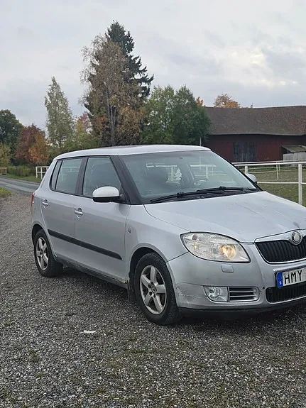 Skoda Fabia 2009 photo 2