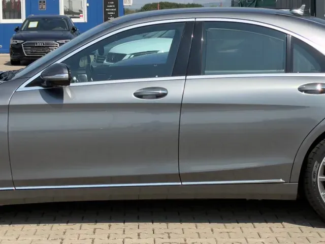 Mercedes-Benz S-Class 2018 photo 3