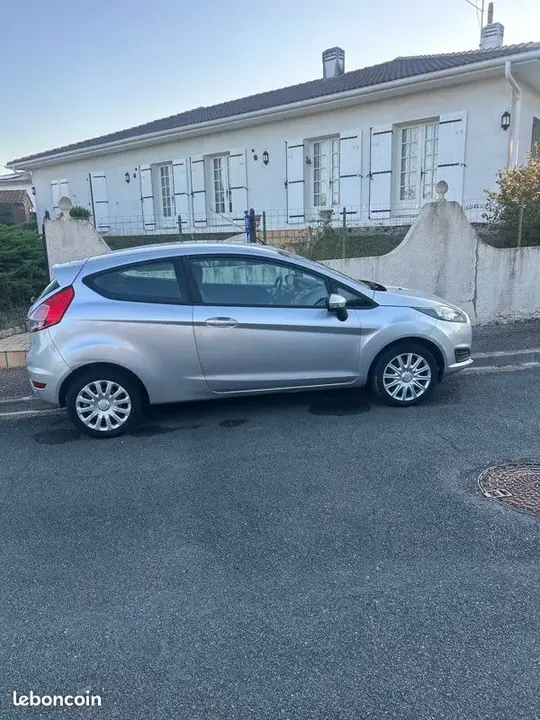 Ford Fiesta 2015 photo 2