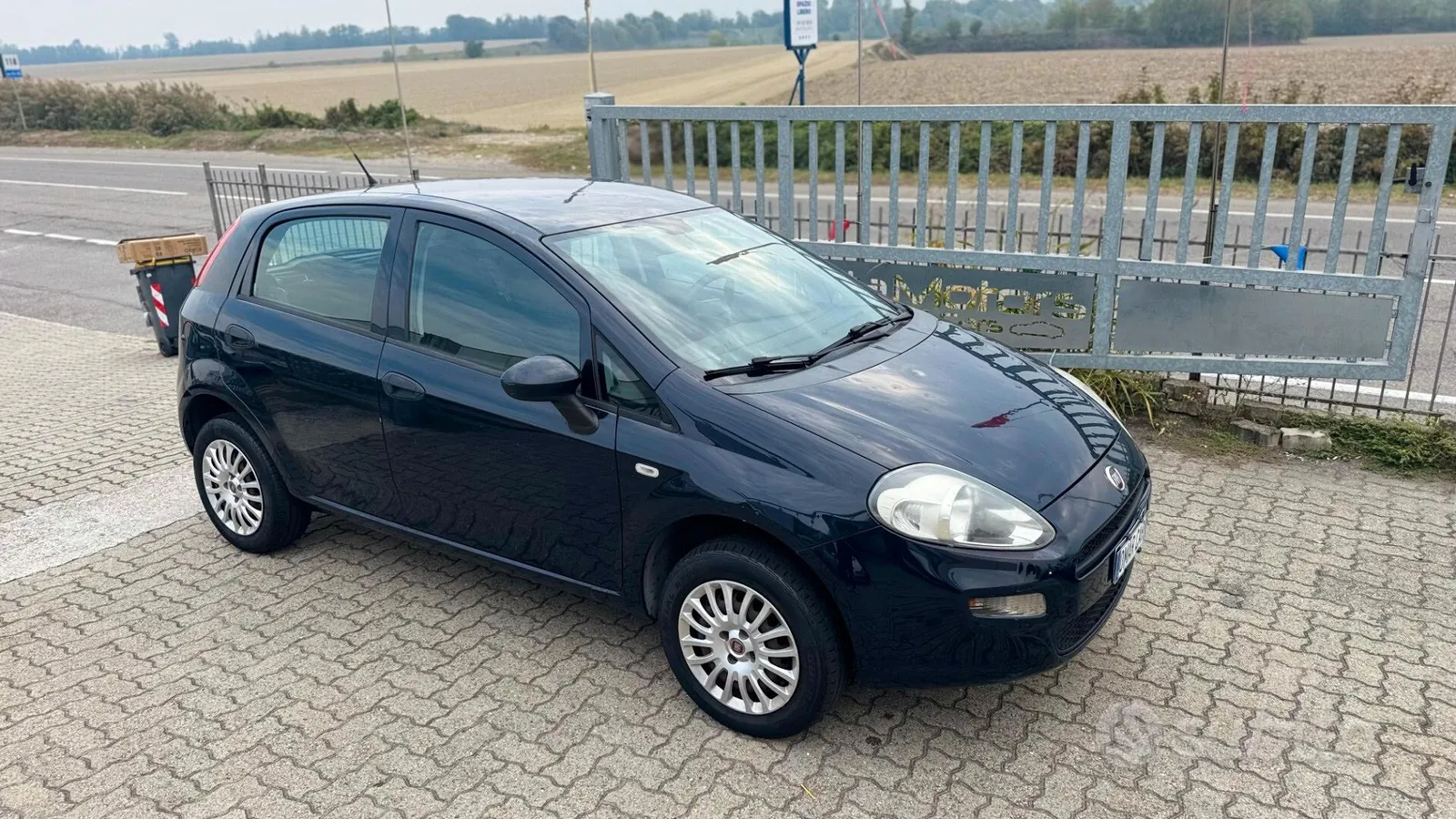 Fiat Punto 2015 photo 2