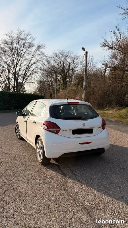 Peugeot 208 2016 photo 2