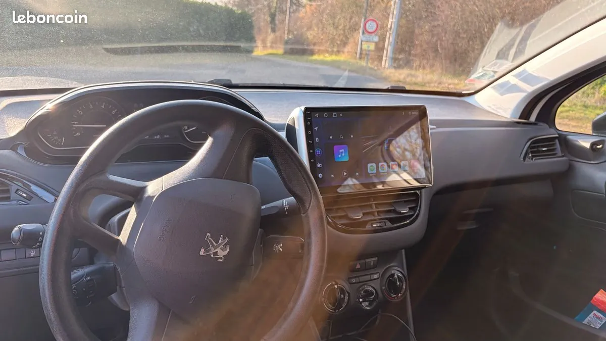 Peugeot 208 2016 photo 3