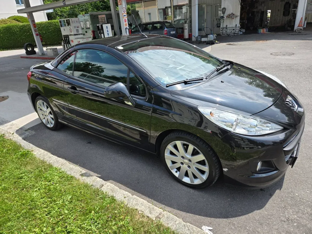 Peugeot 207 2011 photo 3