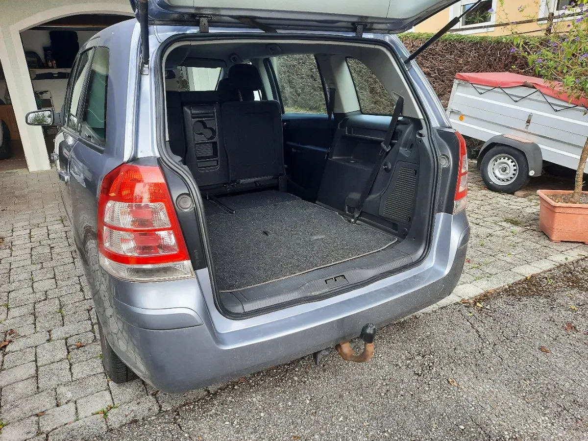 Opel Zafira 2009 photo 2