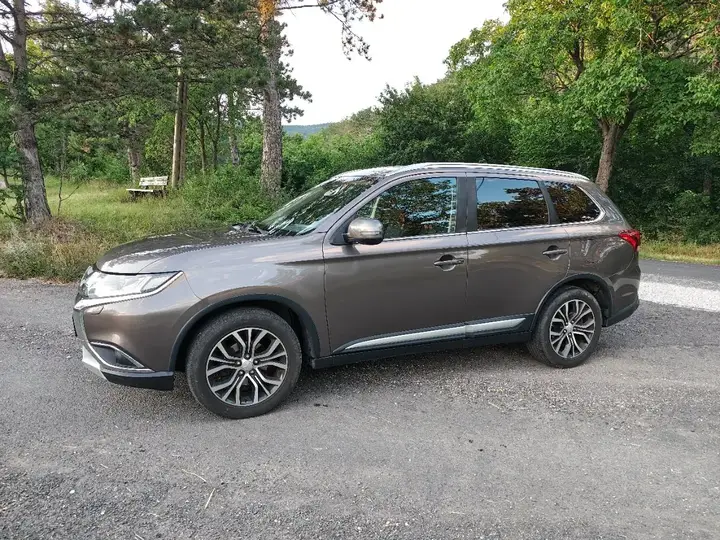 Mitsubishi Outlander 2017 photo 3