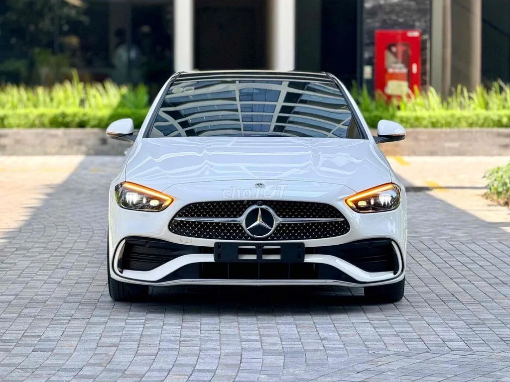 Mercedes-Benz C-Class 2025 photo 2