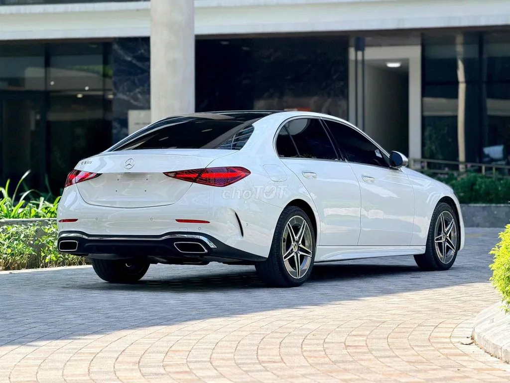 Mercedes-Benz C-Class 2025 photo 5