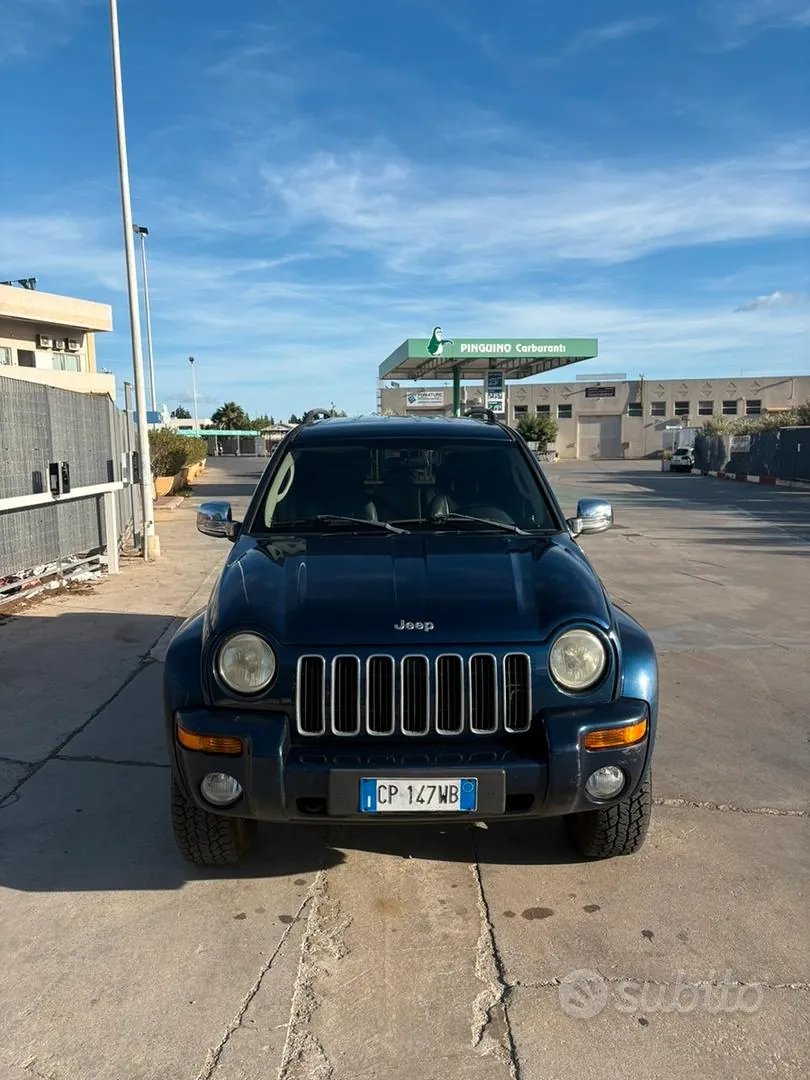 Jeep Cherokee 2003 photo 2