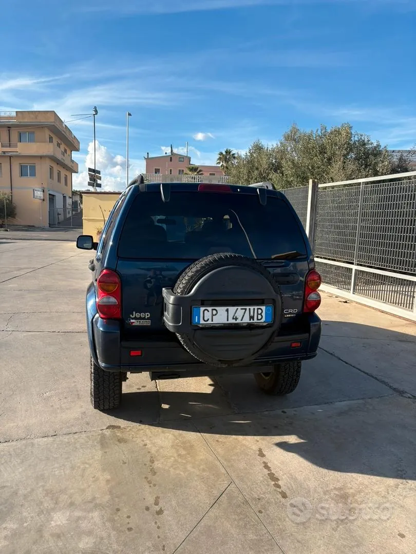 Jeep Cherokee 2003 photo 3