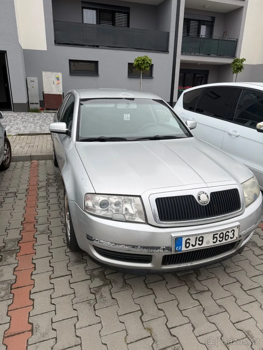 Skoda Superb 2002 photo 2