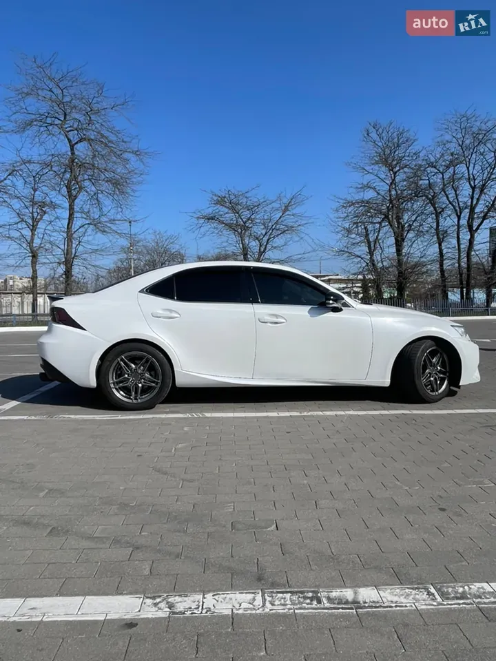 Lexus Is 2013 photo 3