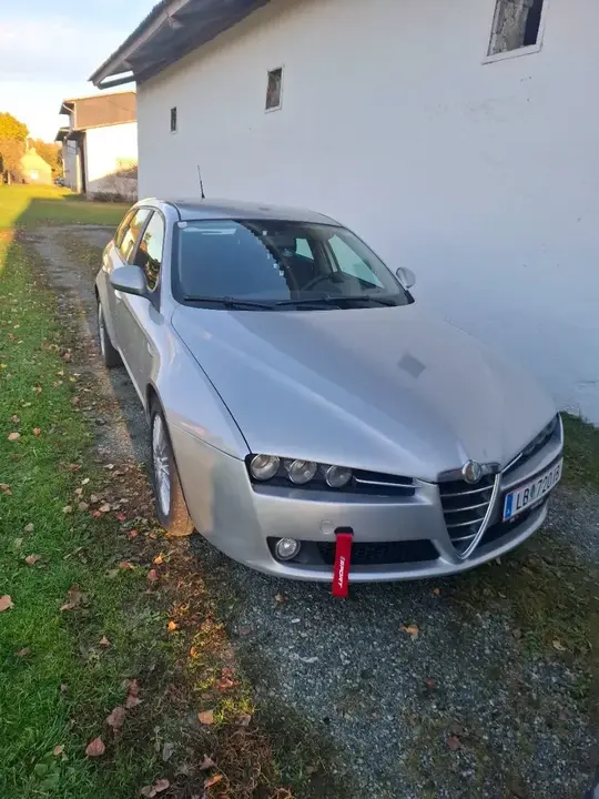 Alfa Romeo 159 2008 photo 2