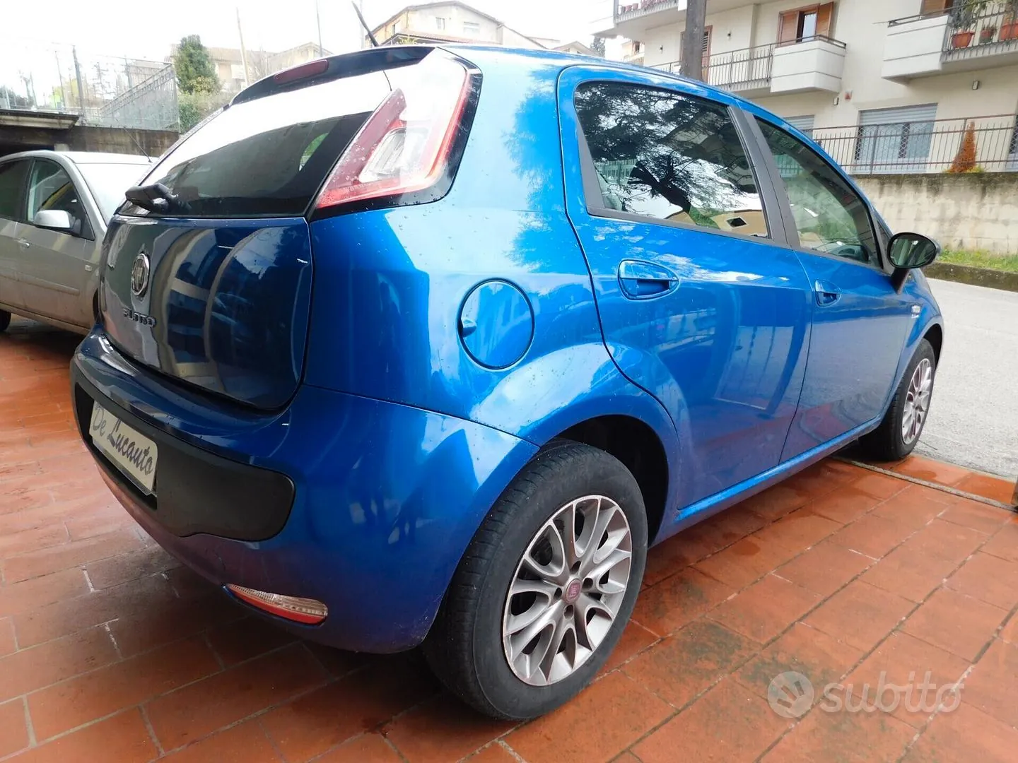 Fiat Punto 2011 photo 2