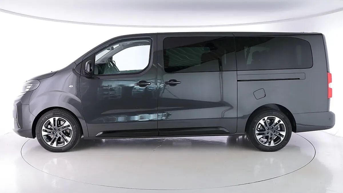 Opel Zafira 2026 photo 2