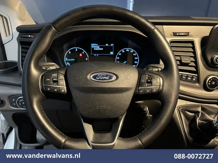 Ford Transit 2023 photo 3